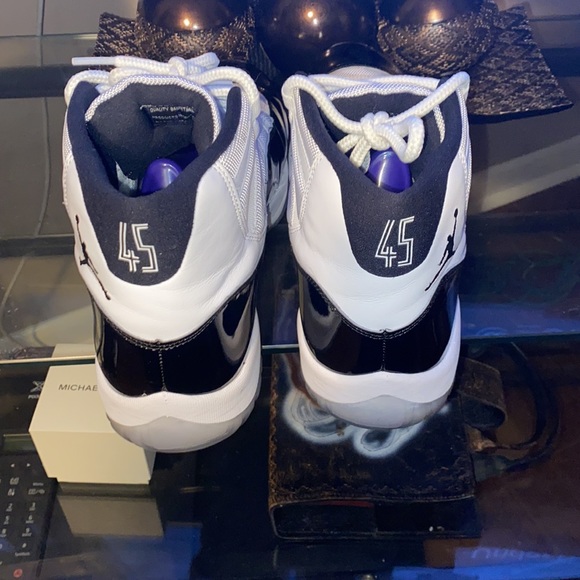 Air Jordan 11 Retro - Picture 5 of 13